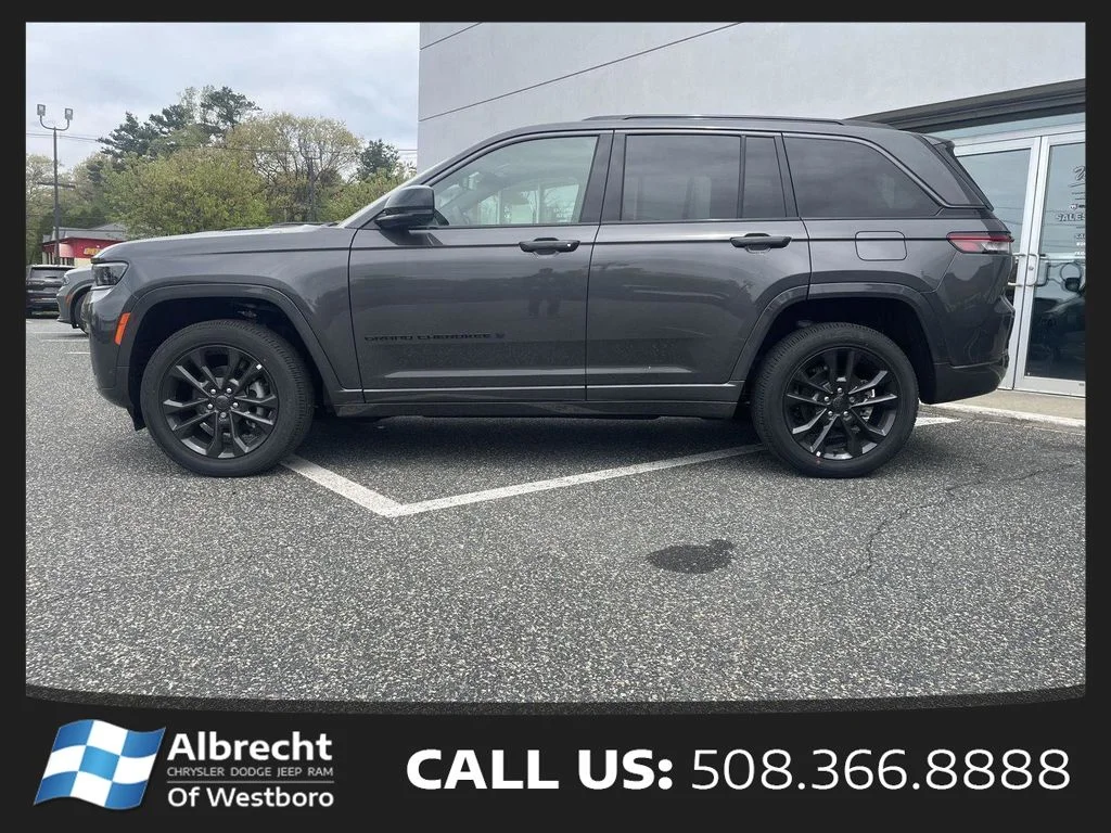 New 2026 Baltic Gray Metallic Clear-Coat Exterior Paint Jeep Limited Reserve image 2