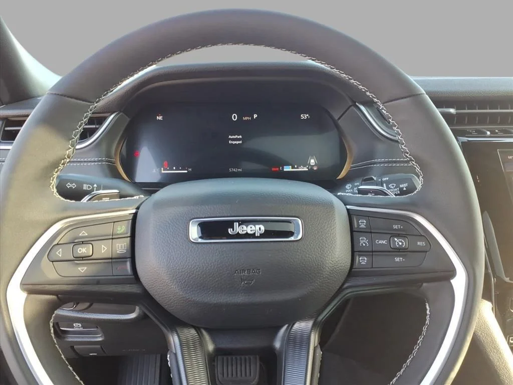 New 2025 Baltic Gray Metallic Clear-Coat Exterior Paint Jeep Laredo image 19
