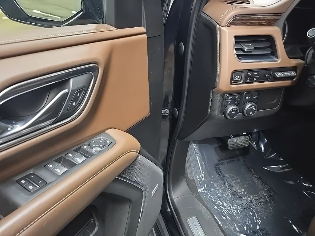 Used 2021 Black Chevrolet High Country image 29