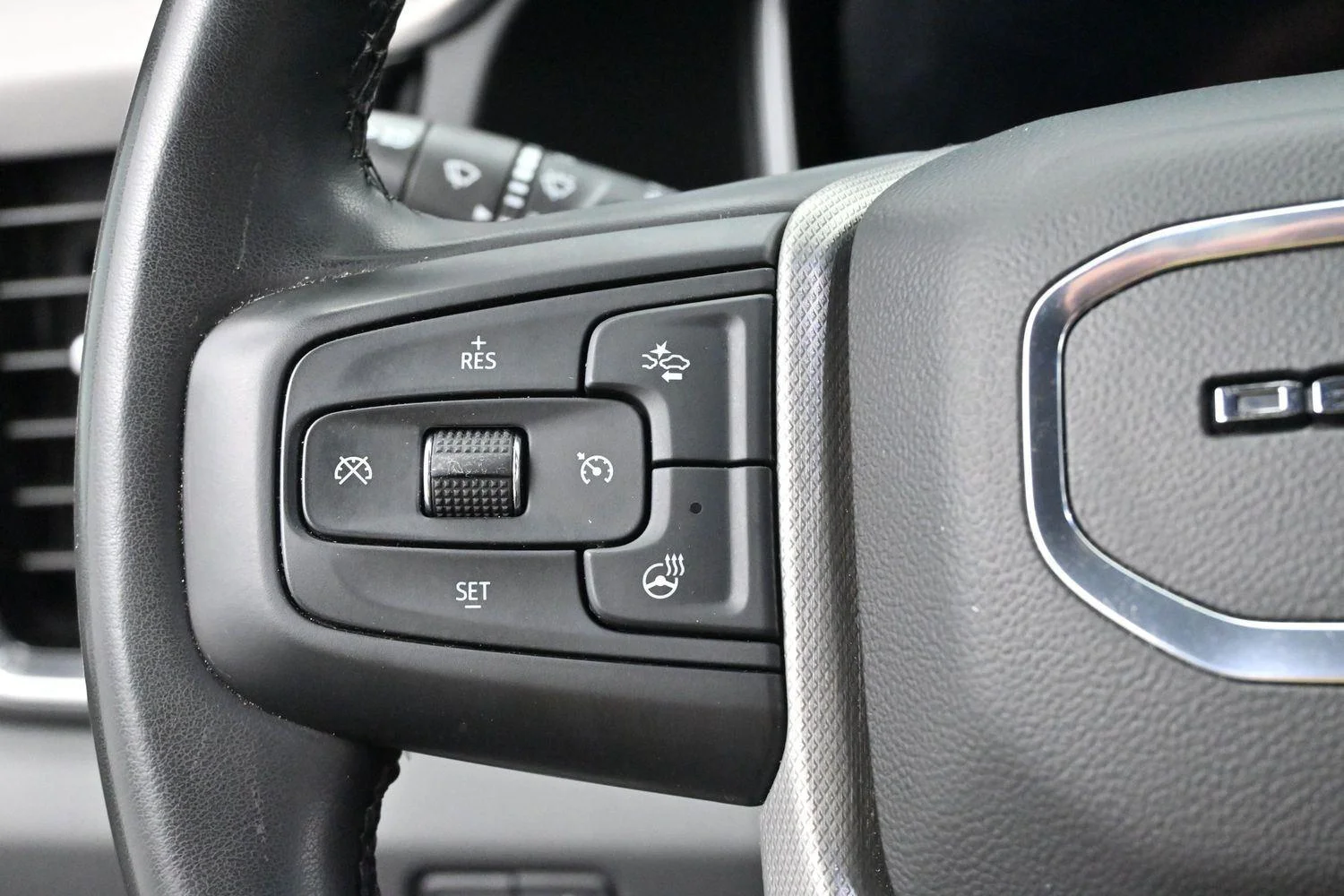 Used 2024 Onyx Black GMC Denali image 18