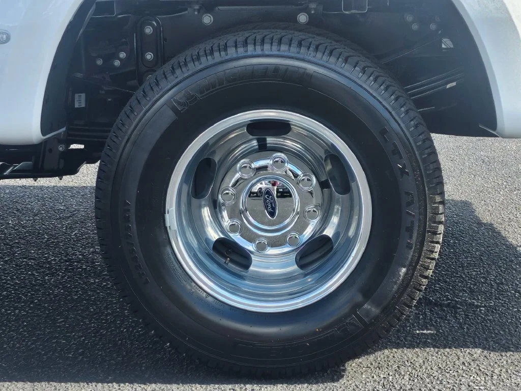 New 2027 White Ford XLT image 14