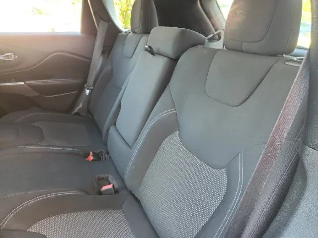 Used 2020 Red Jeep Latitude image 18
