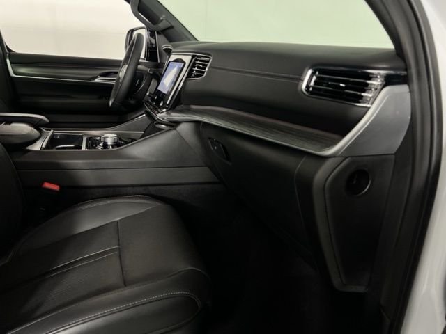 2023 Jeep Wagoneer L Series III - Photo 12