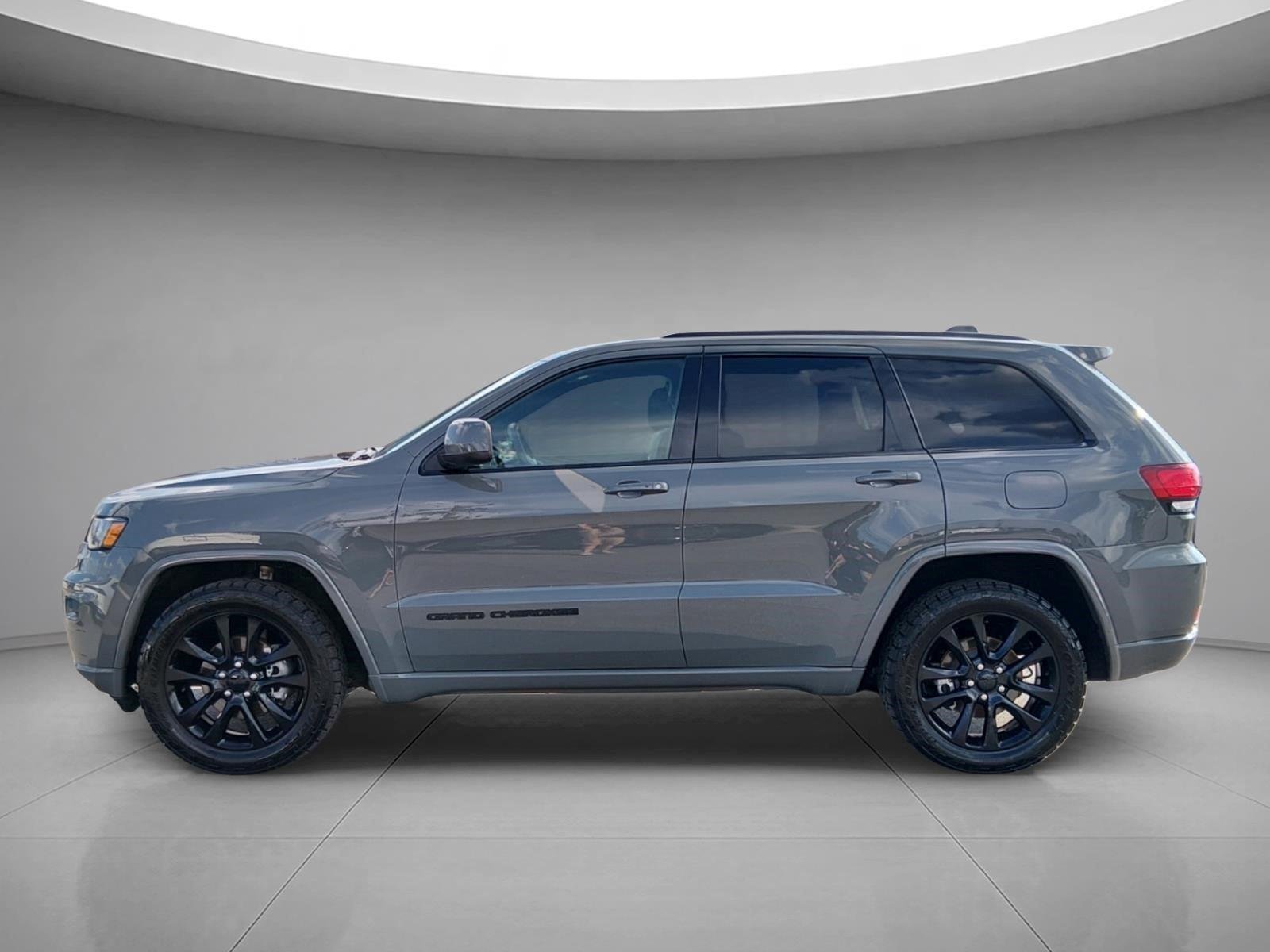 Used 2020 Sting-Gray Clearcoat Jeep Altitude image 2