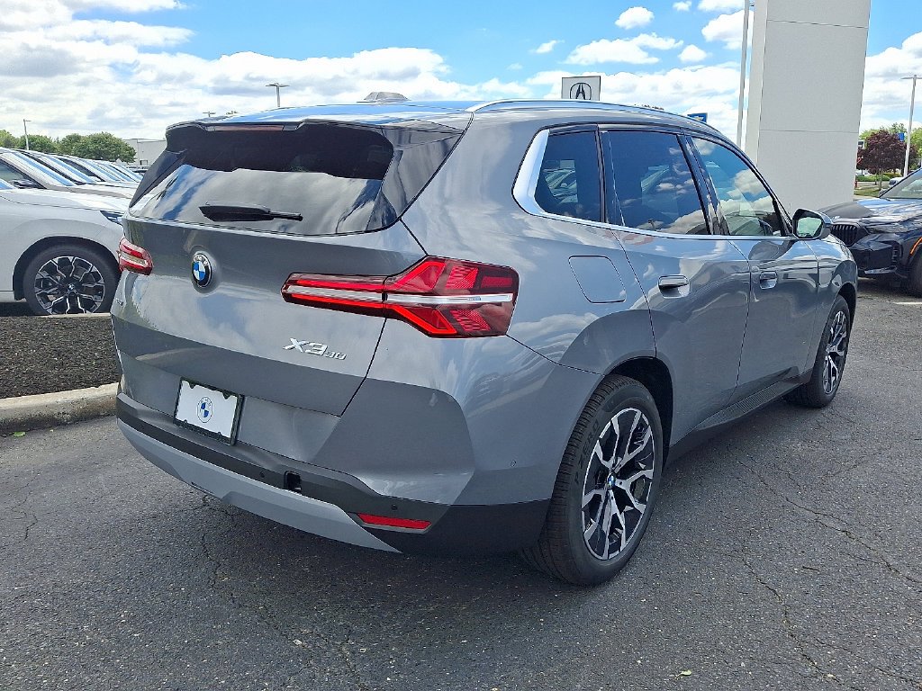 Used 2026 Skyscraper Grey Metallic BMW 30 xDrive image 4