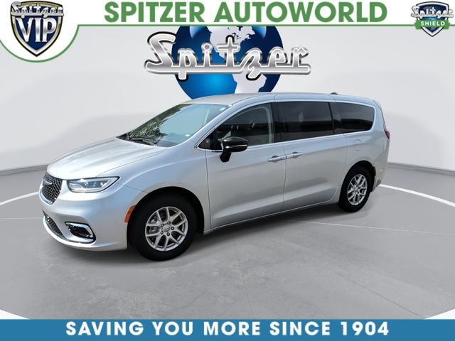 Used 2024 Silver Chrysler Touring L image 4