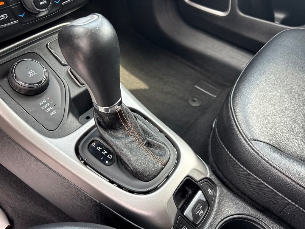 Used 2017 Gray Jeep Latitude image 28