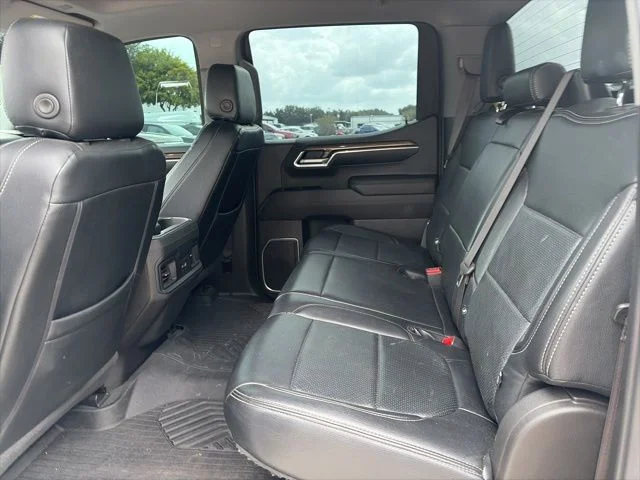 Used 2022 White Chevrolet RST image 9