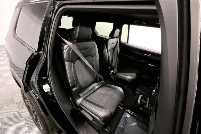 Used 2025 Diamond Black Crystal Pearlcoat Jeep Altitude image 25