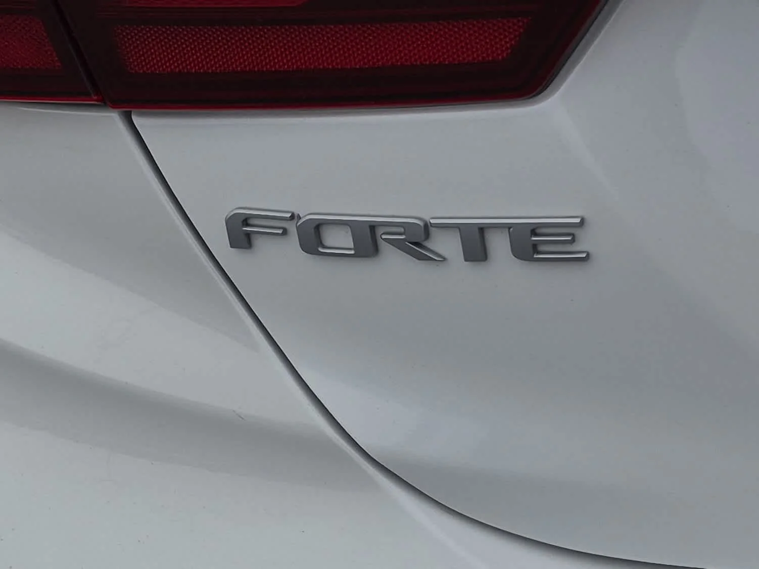 Used 2024 Snow White Pearl Kia GT-Line image 27