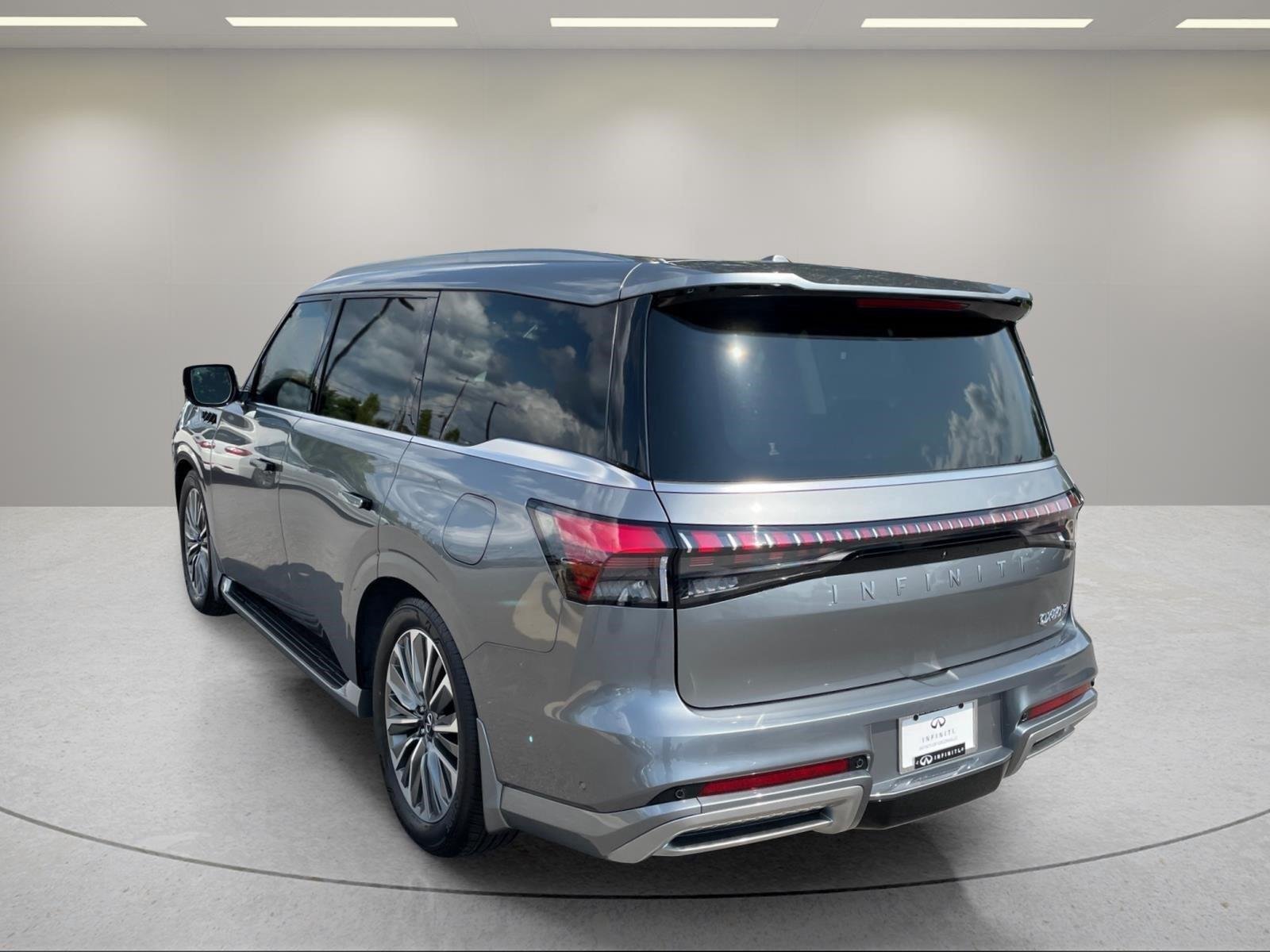 New 2027 DYNAMIC METAL INFINITI Luxe 4WD image 3