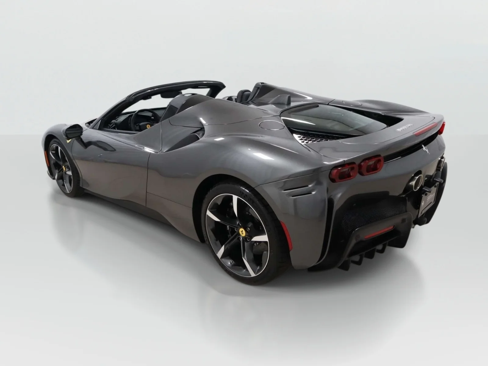 Used 2025 Grigio Silverstone Metallic Ferrari Convertible image 15