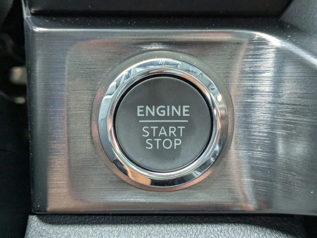 New 2026 Star White Metallic Tri-Coat Ford Lariat image 33