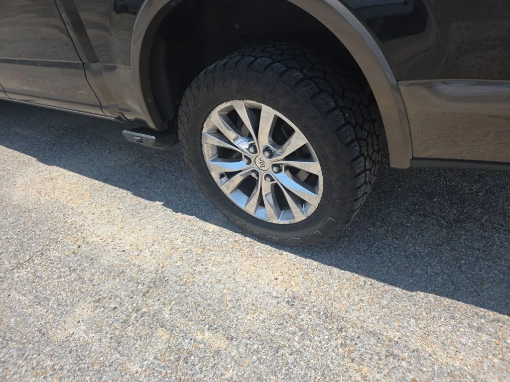 Used 2016 Black Ford King Ranch image 17