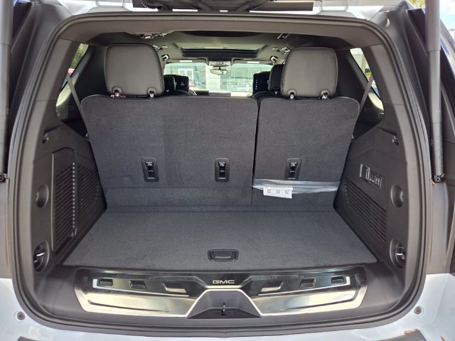 2026 GMC Yukon Denali - Photo 26
