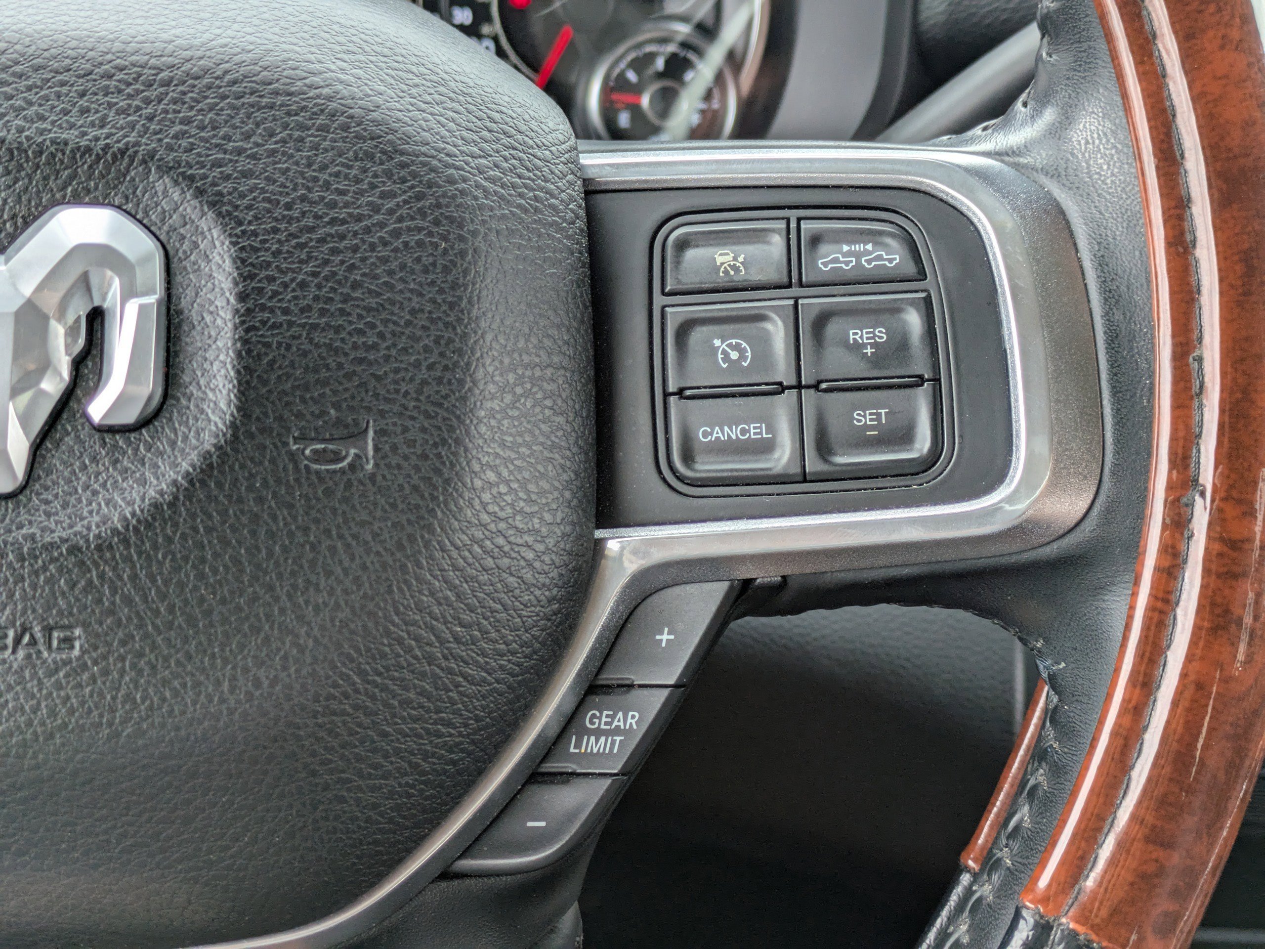 Used 2020 Delmonico Red Pearlcoat Ram Laramie image 21