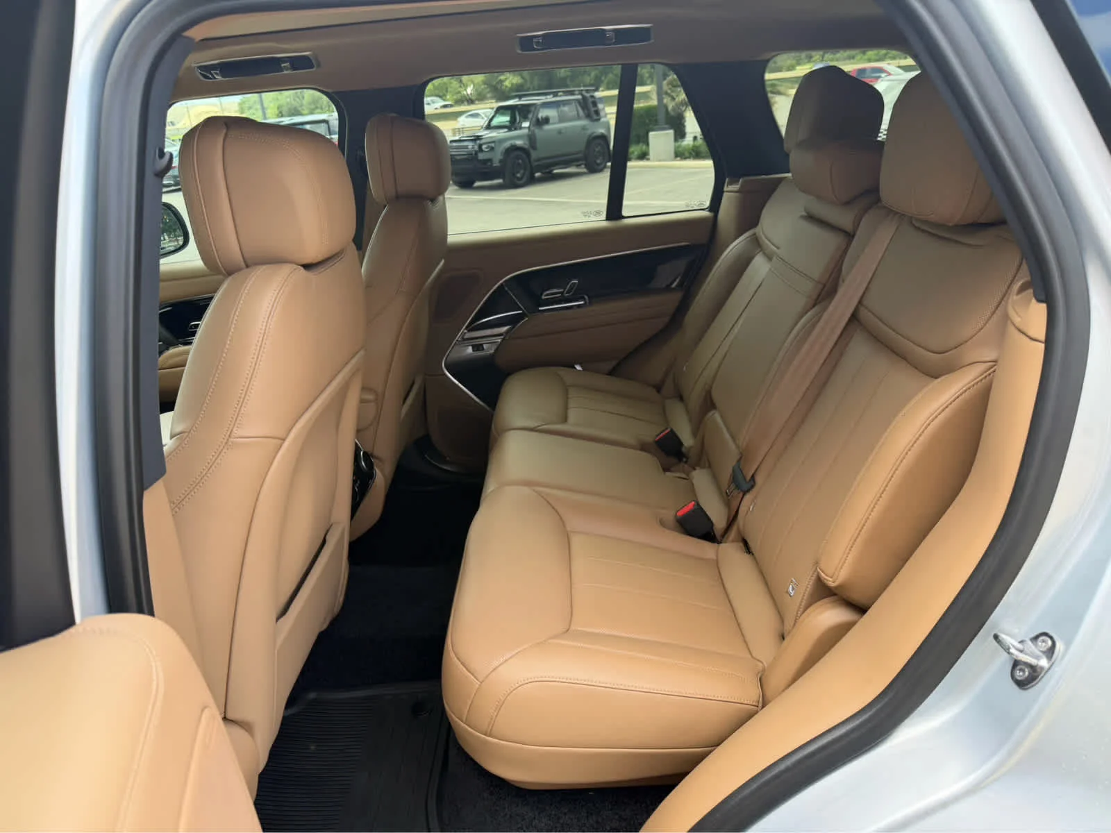 2025 Land Rover Range Rover SE - Photo 13
