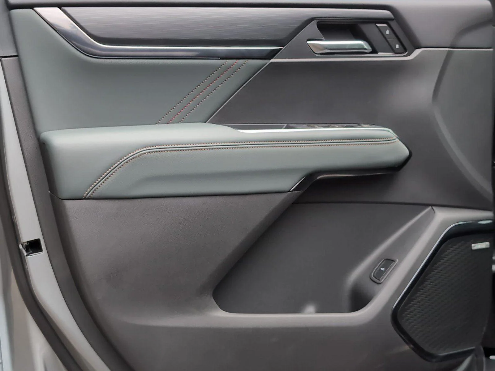 New 2026 Sterling Metallic GMC AT4 image 20