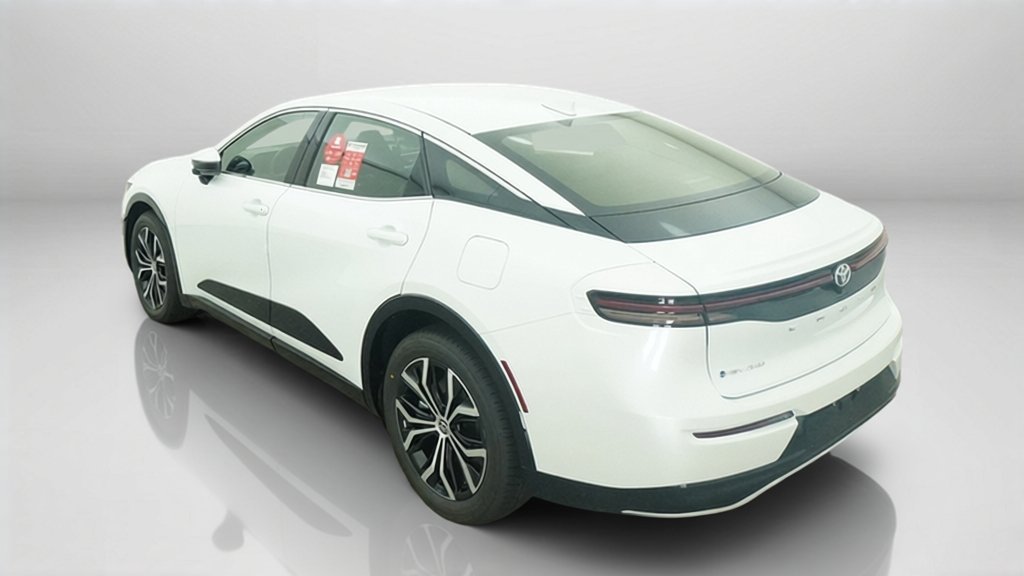 New 2027 Oxygen White Toyota XLE image 14