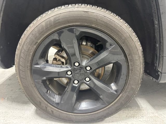 Used 2024 Gray Jeep Altitude X image 6