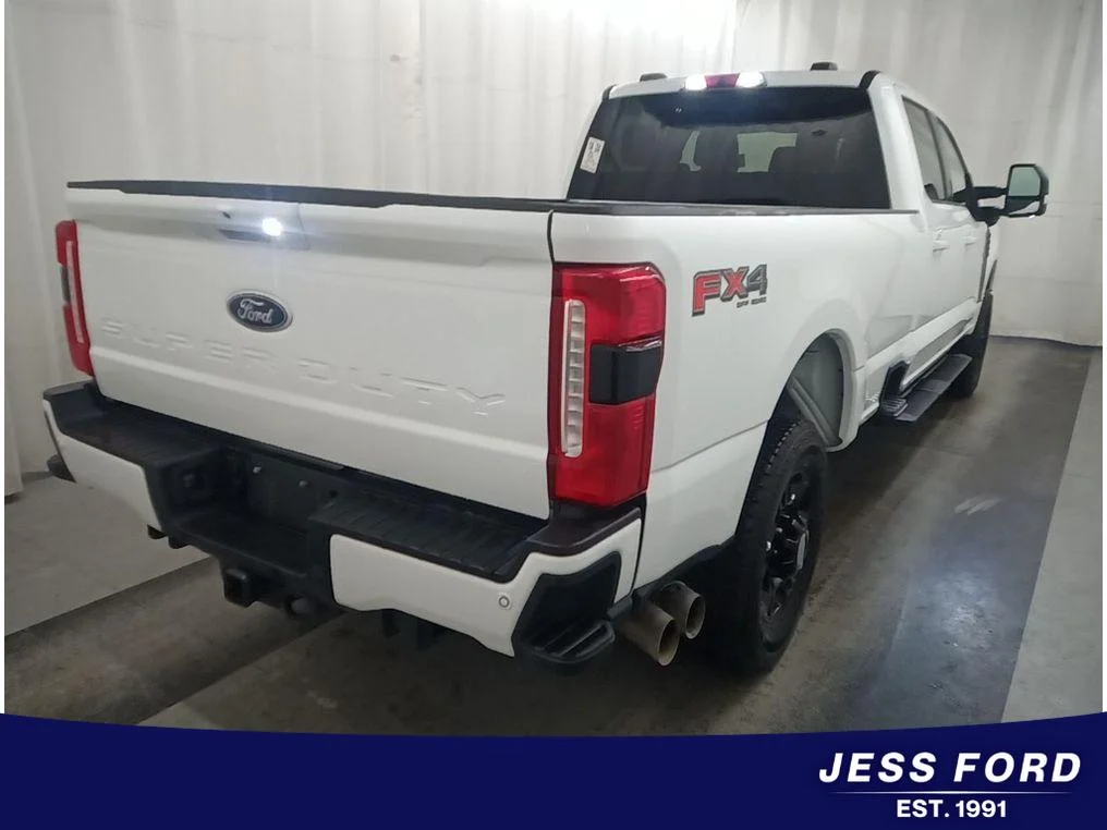 Used 2023 Oxford White Ford XLT image 3