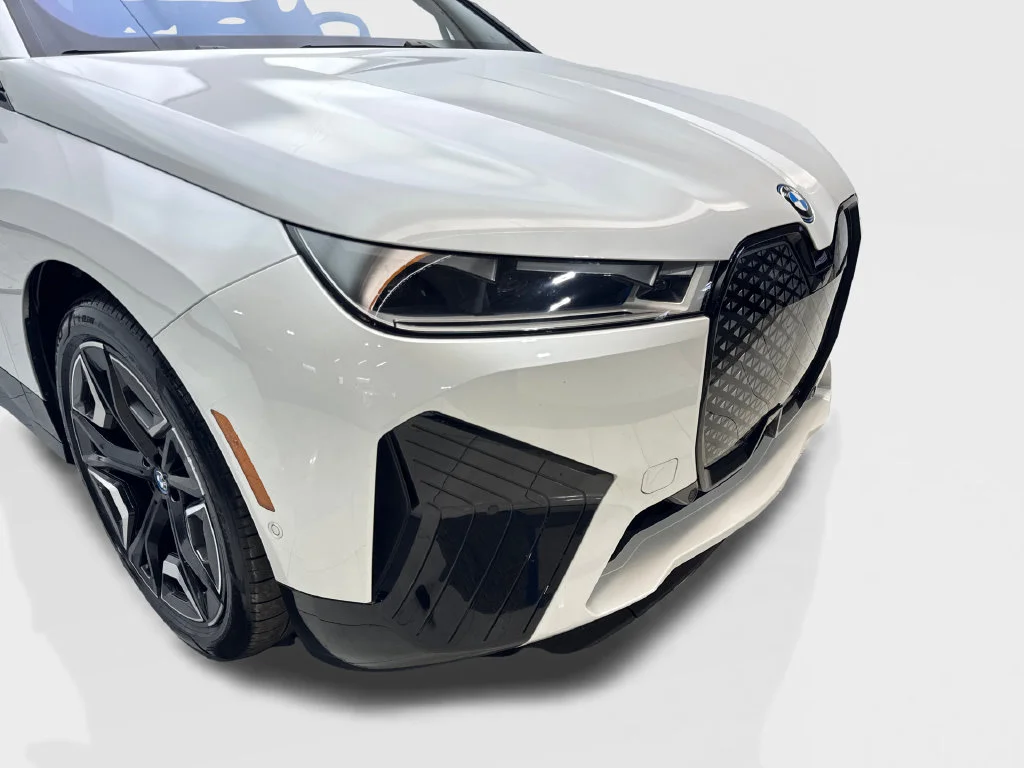 Used 2023 White BMW M60 image 19