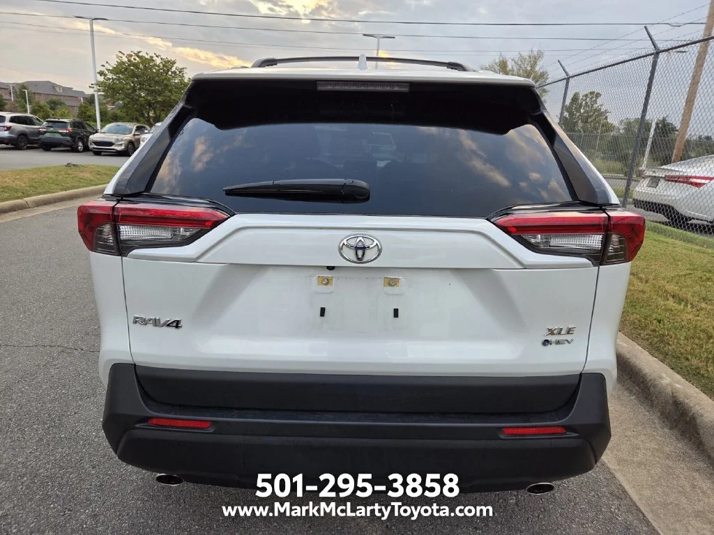 Used 2025 Beige Toyota XLE Premium image 5
