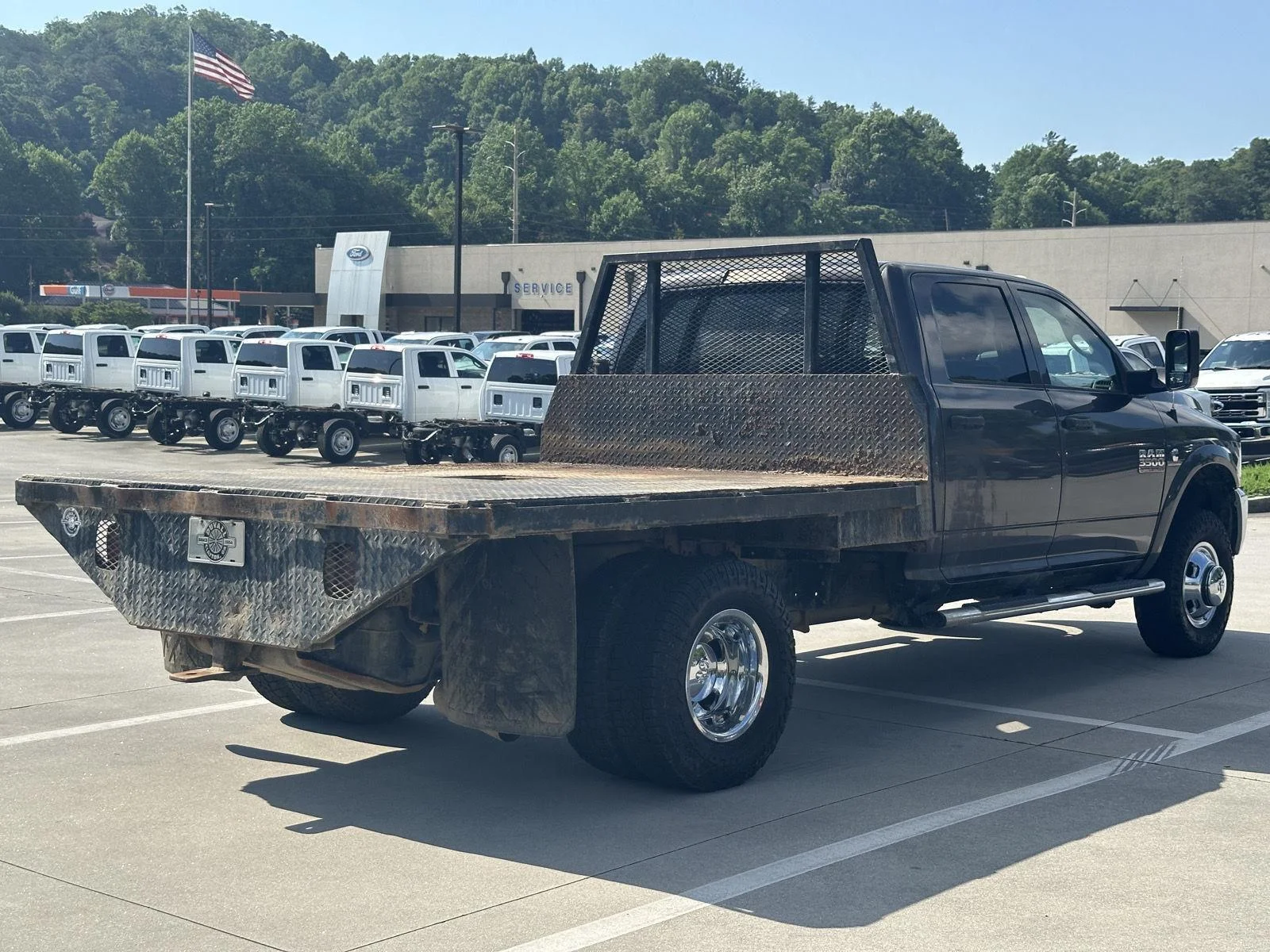 Used 2017 Granite Crystal Metallic Clearcoat Ram Tradesman image 7
