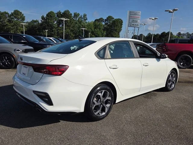 Used 2020 White Kia LXS image 12