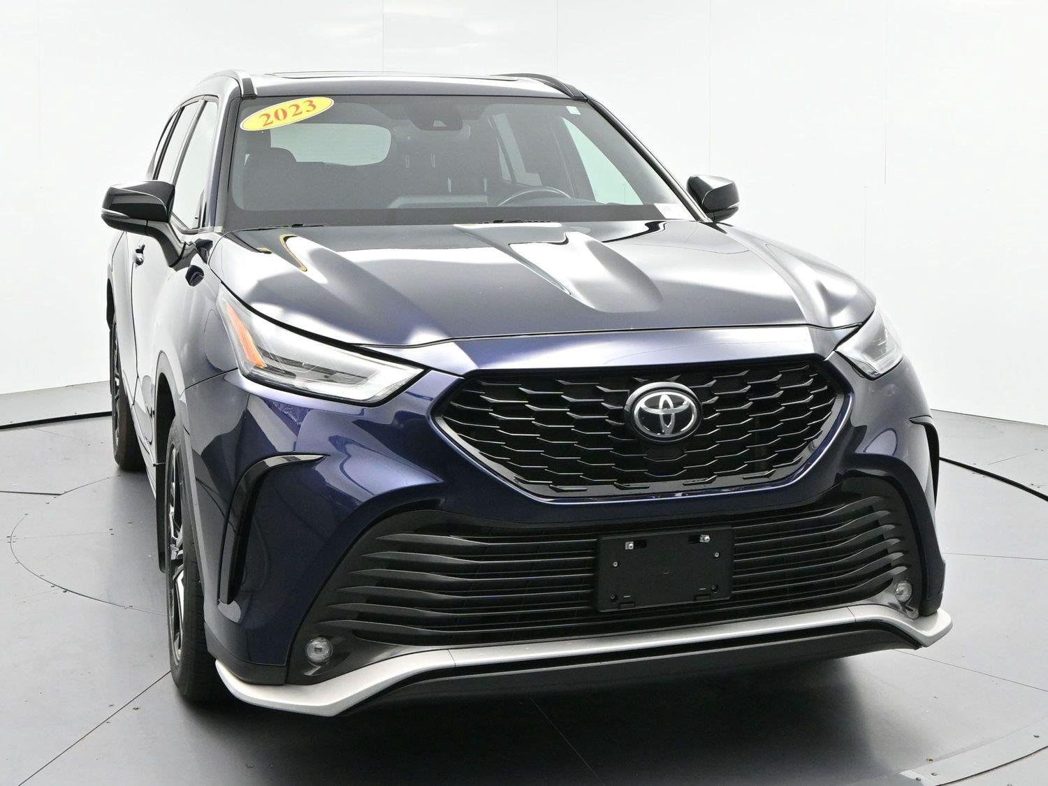 Used 2023 Blue Toyota L image 2