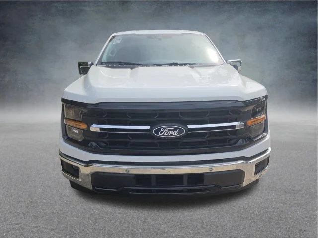 New 2026 Oxford White Ford XLT image 2
