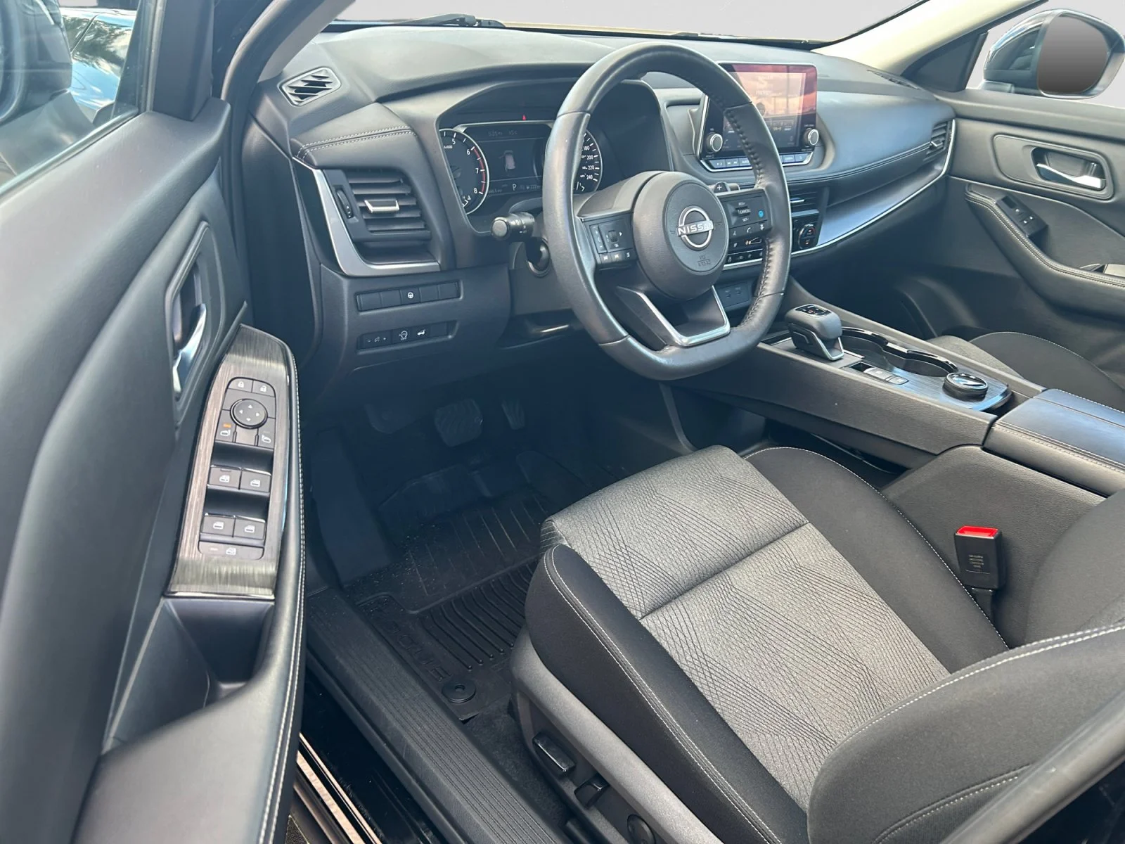 Used 2024 Black Nissan SV Moonroof AWD image 13