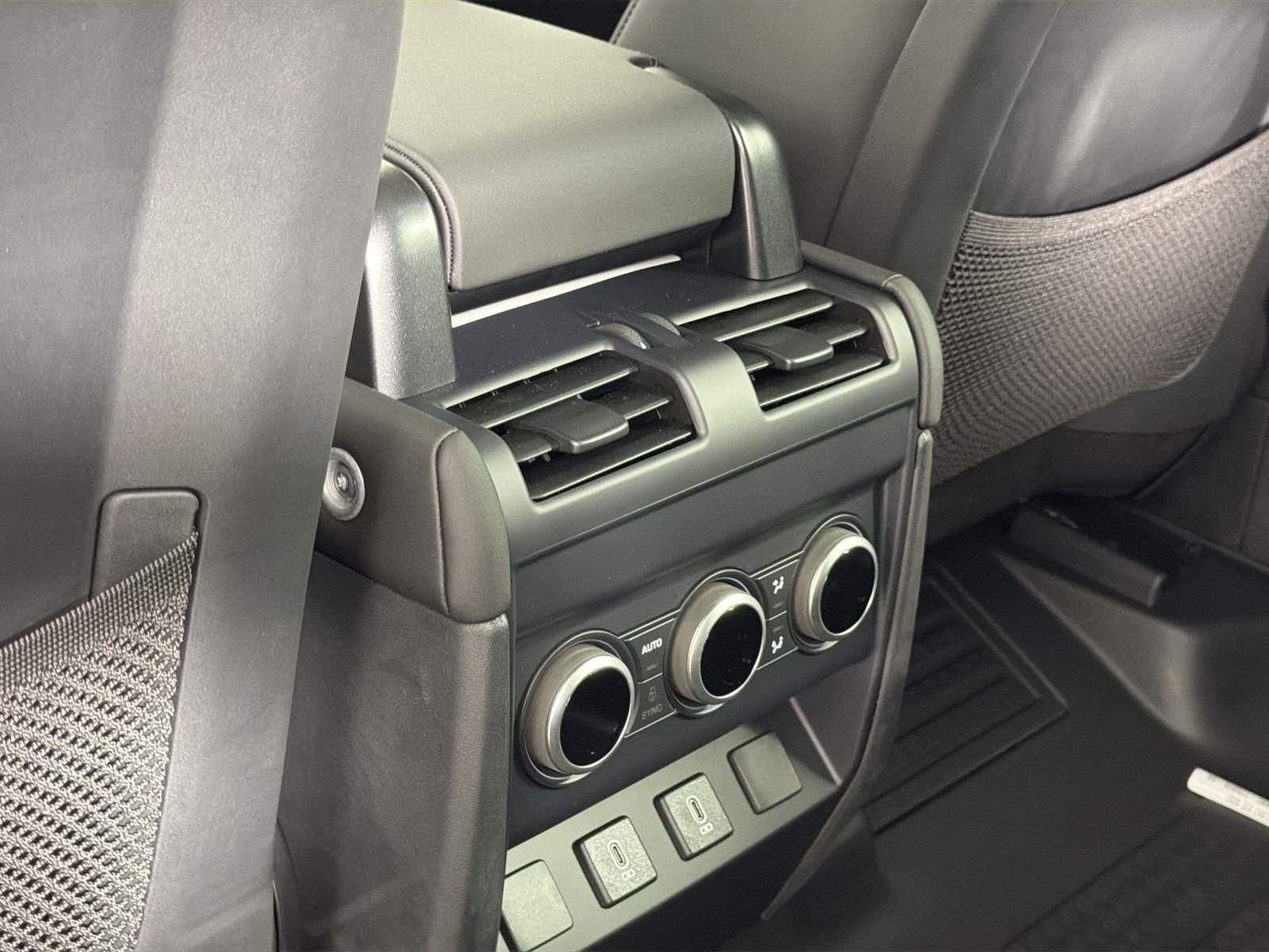 2026 Land Rover Defender X-Dynamic SE - Photo 28