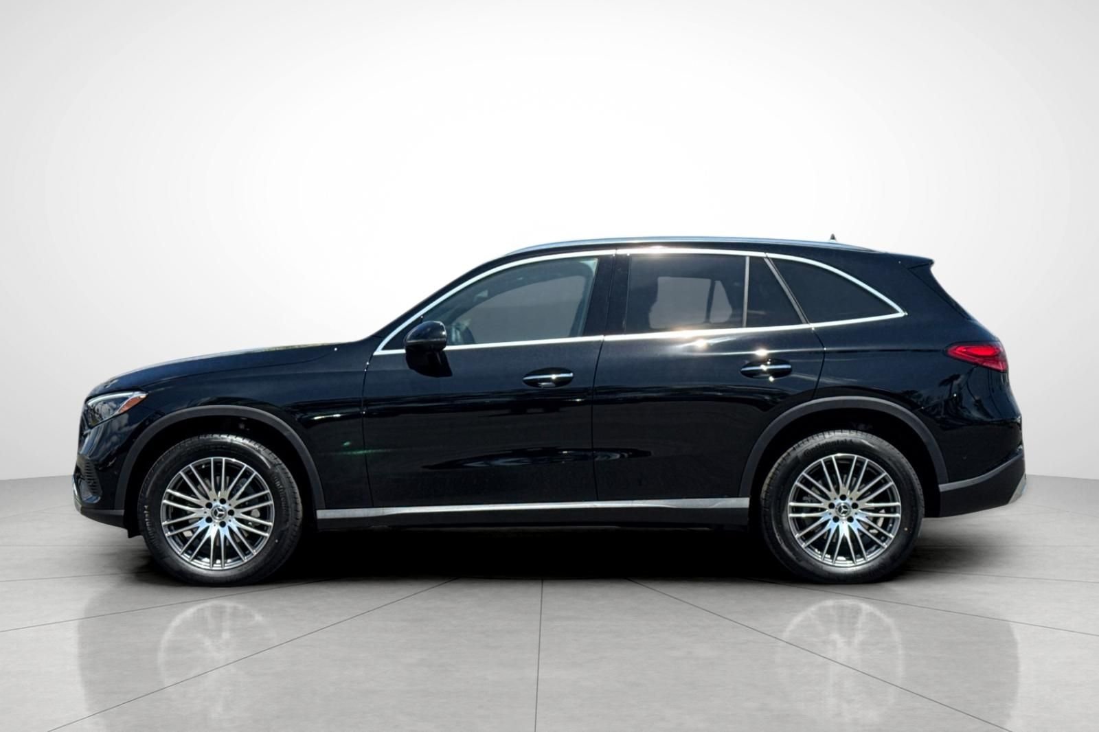 New 2026 Black Mercedes-Benz GLC 300 image 32
