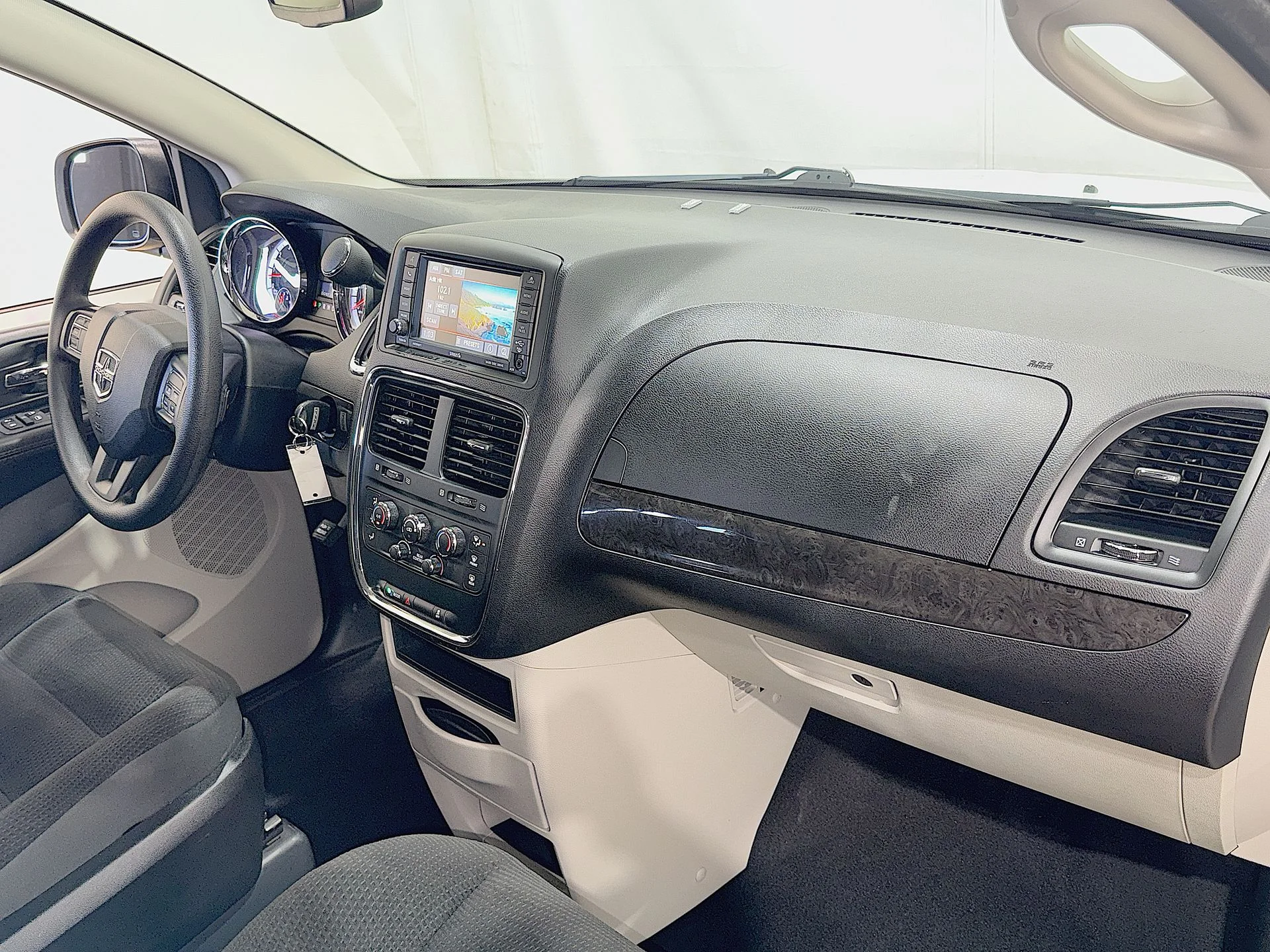 Used 2019 White Dodge SE image 25