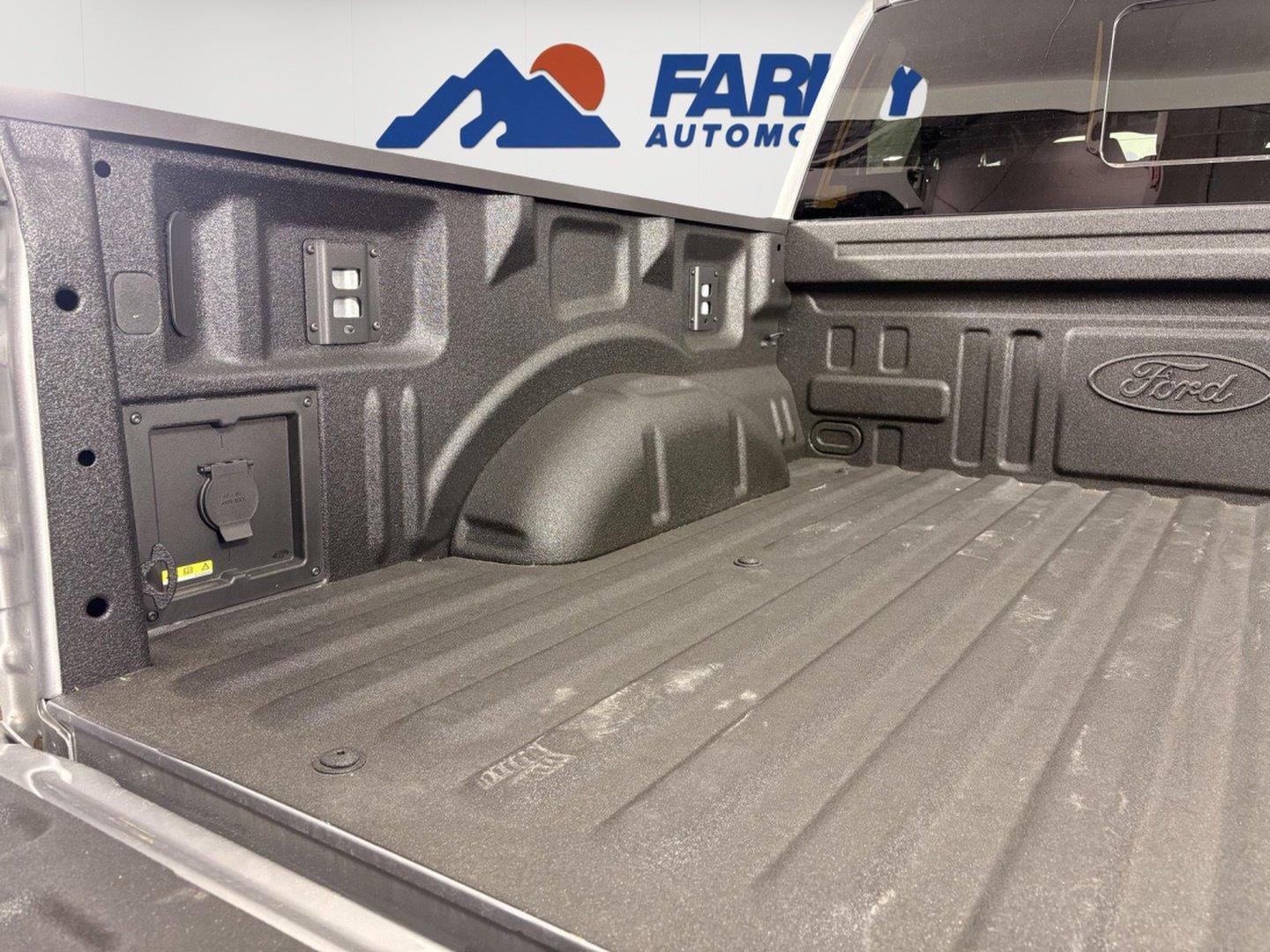 New 2026 Iconic Silver Metallic Ford XLT image 9
