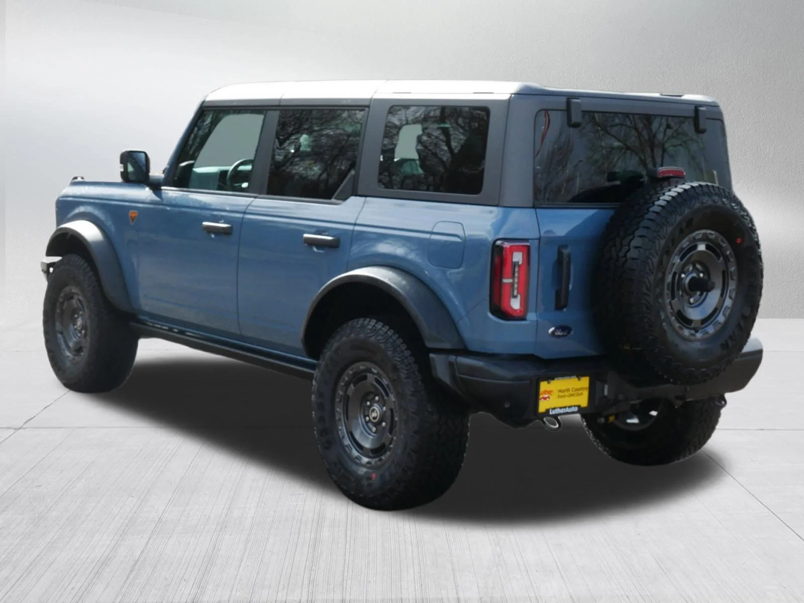 New 2025 Azure Gray Metallic Ford Badlands image 5