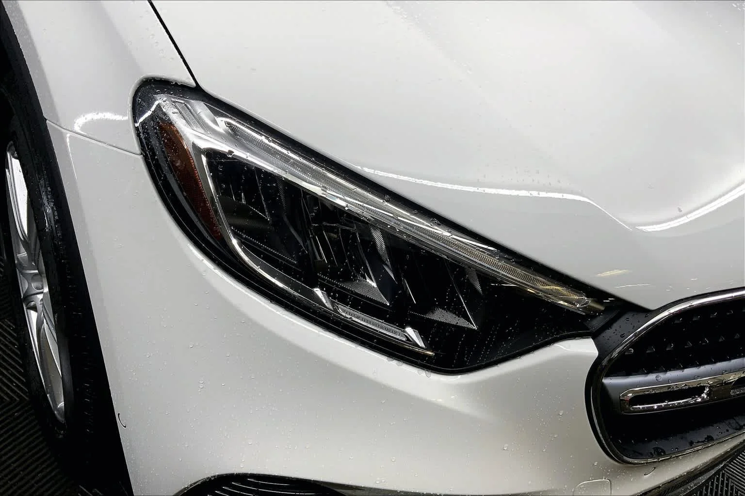 Used 2025 Polar White Mercedes-Benz GLC 300 image 17