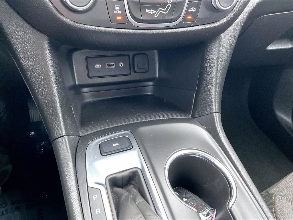 Used 2022 White Chevrolet LT image 24