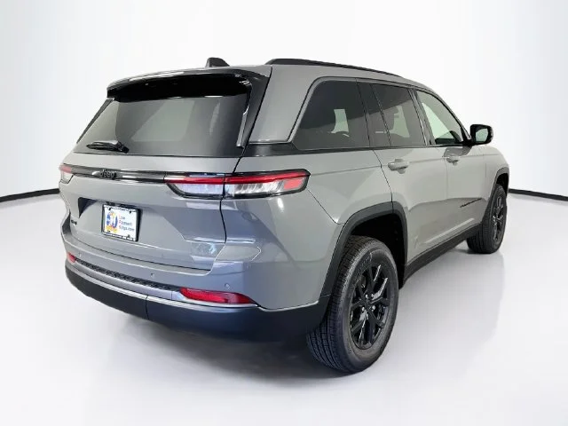 New 2027 Sting-Gray Clearcoat Jeep Altitude image 7