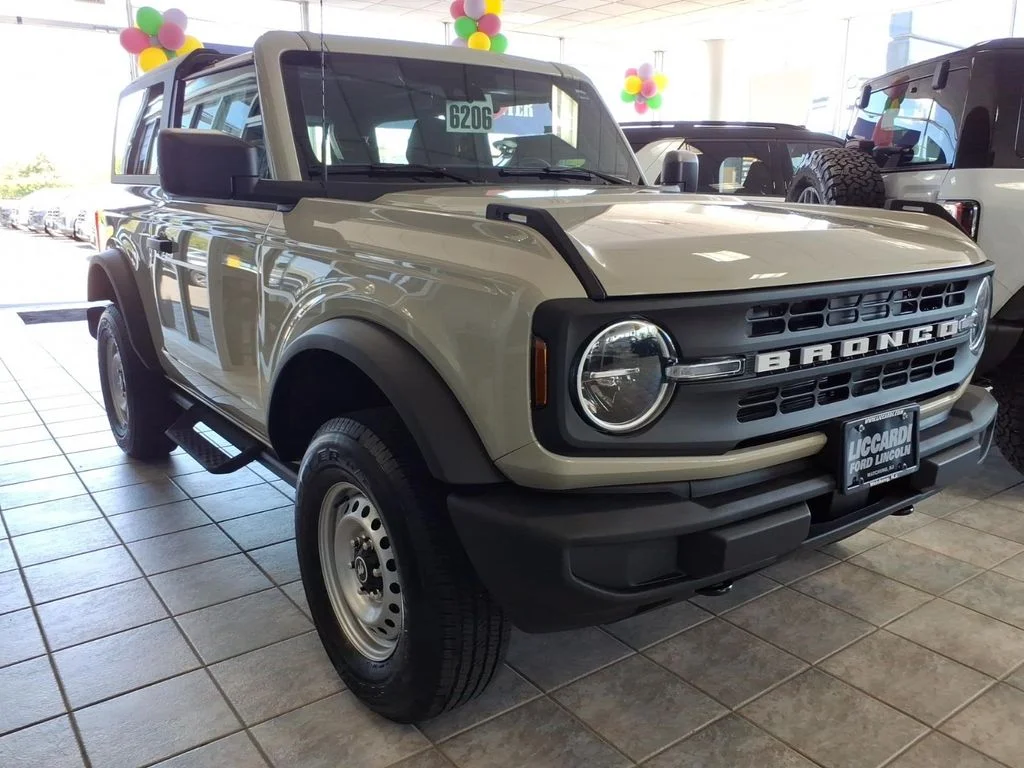 2026 Ford Bronco Base 4x4's photo