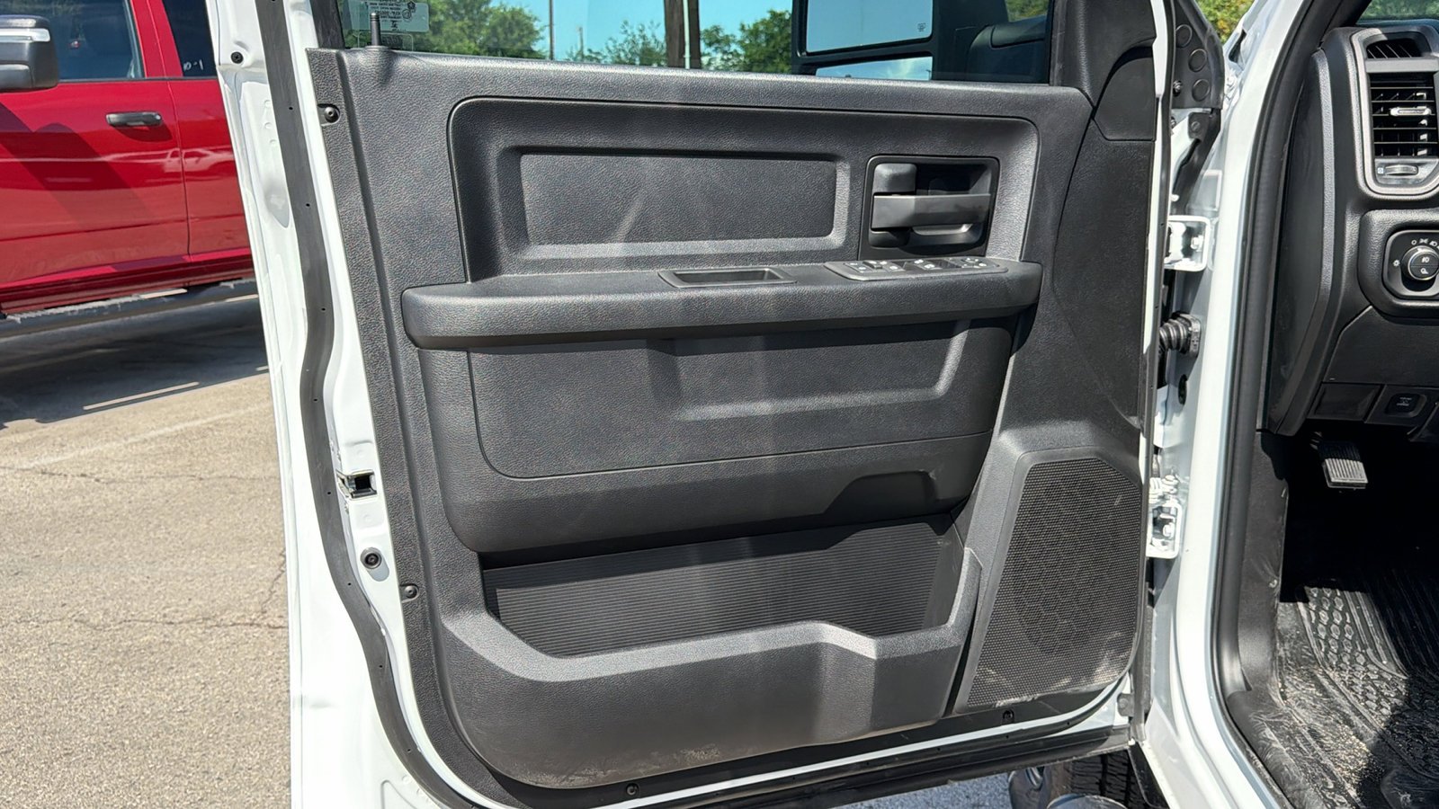 New 2026 Bright White Clear-Coat Exterior Paint RAM Tradesman image 9