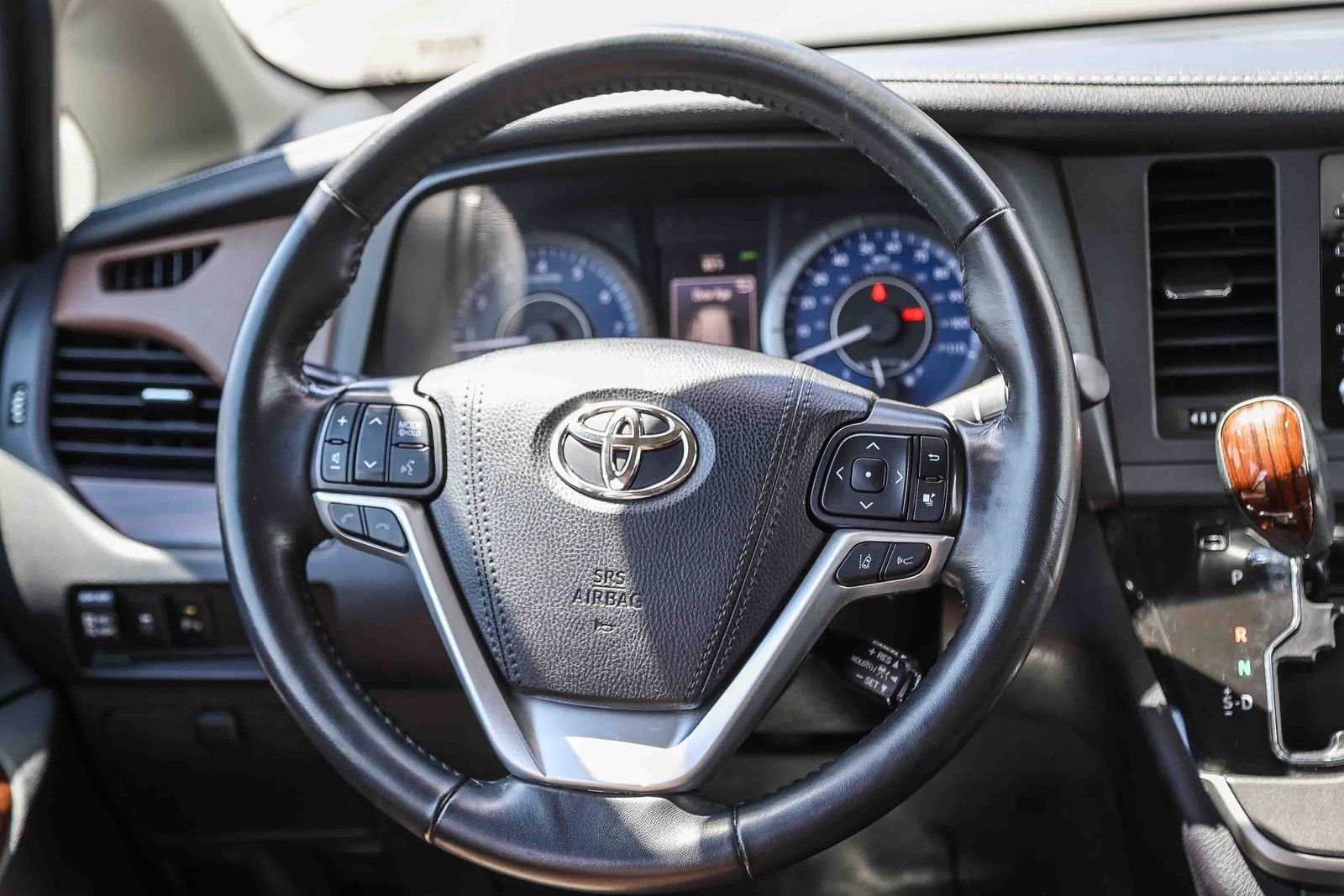 Certified Used 2020 Blizzard Pearl Toyota Limited image 15