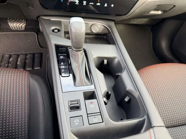 New 2026 Atlantic Gray Metallic / Super Black Two-tone Nissan SR image 22