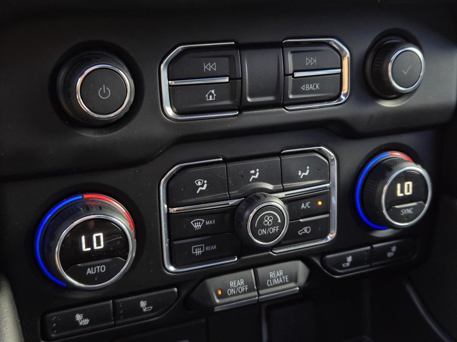 2024 Chevrolet Suburban Z71 - Photo 29