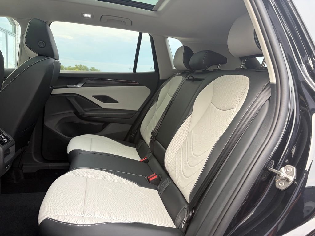 New 2026 Deep Black Pearl Volkswagen 2.0T SE image 28