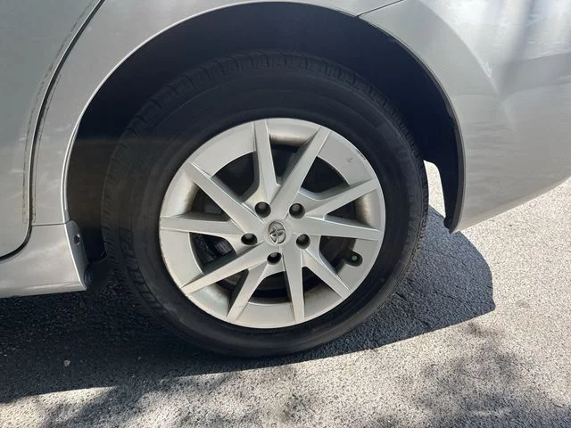 Used 2014 Silver Toyota Three image 32