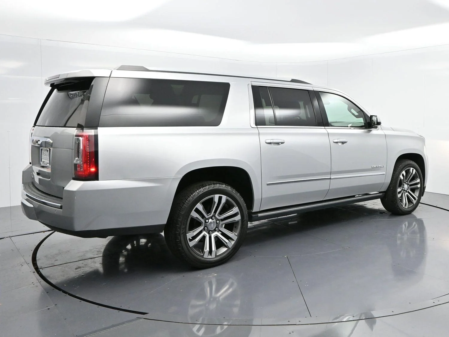 Used 2019 QUICKSILVER METALLIC GMC Denali image 7