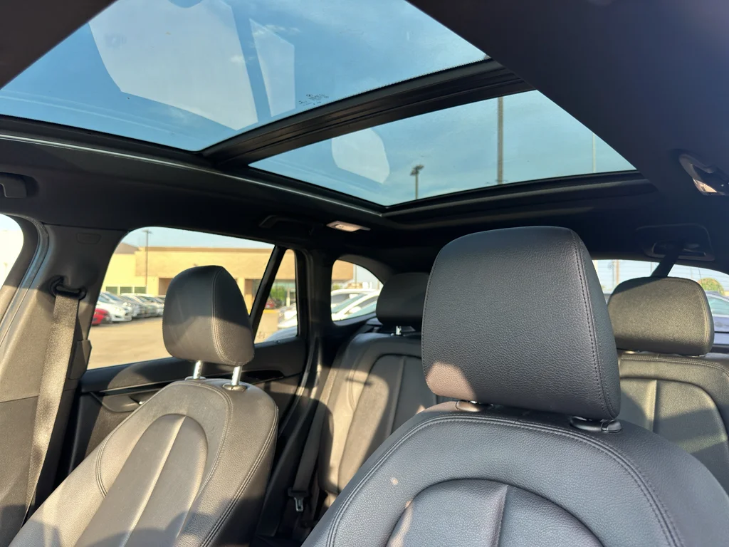 Used 2017 Mineral Gray Metallic BMW sDrive28i image 15