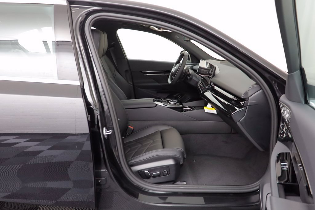 New 2026 Black Sapphire Metallic BMW 530i xDrive image 18